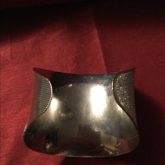 CLEARANCE: Metal Cuff Bracelet - Picture 7 of 8